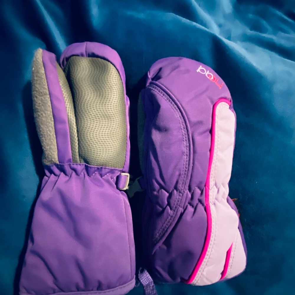 Head snow gloves. Girls size XS